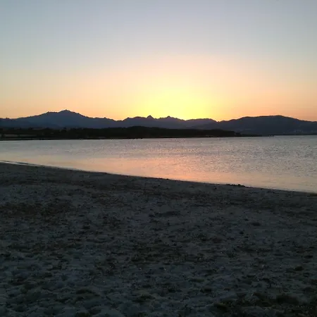 Hotel Budoni Beach فندق بودوني