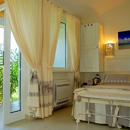 Hotel Budoni Beach מלון 3*